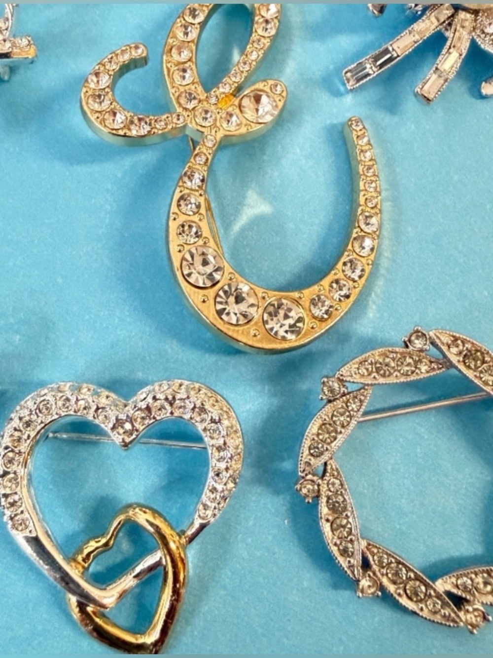 Brooch bundle of 7️⃣ rhinestone bling pins/brooches including one signed Napier - Picture 7 of 8